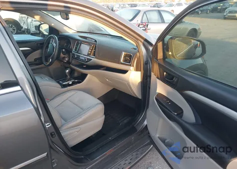 2016 Toyota Highlander Le Plus V6 z USA, uszkodzony, nr VIN 5TDZKRFH6GS165240